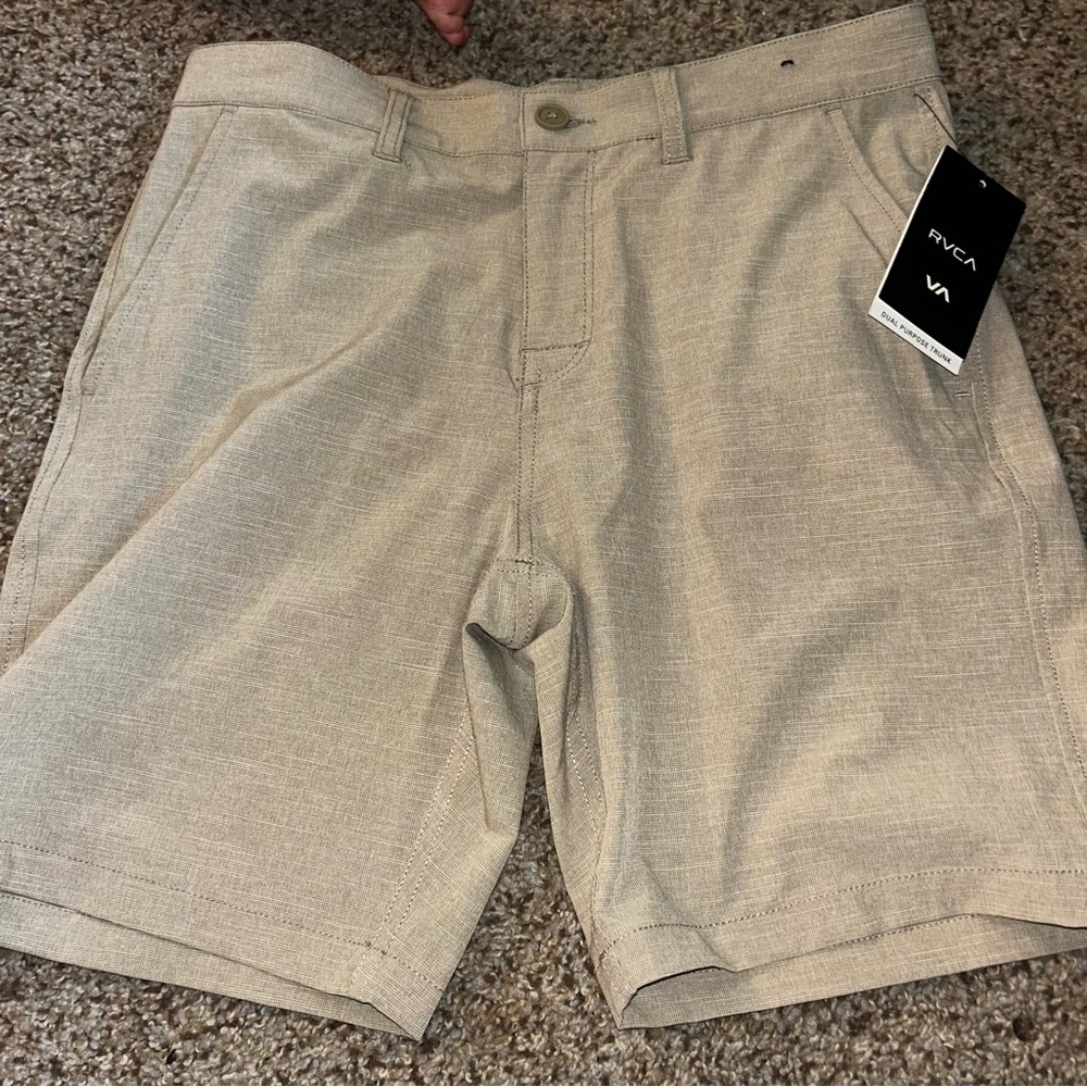 New NWT RVCA Boy's Back In Solid Hybrid 17" Pockets Size 30